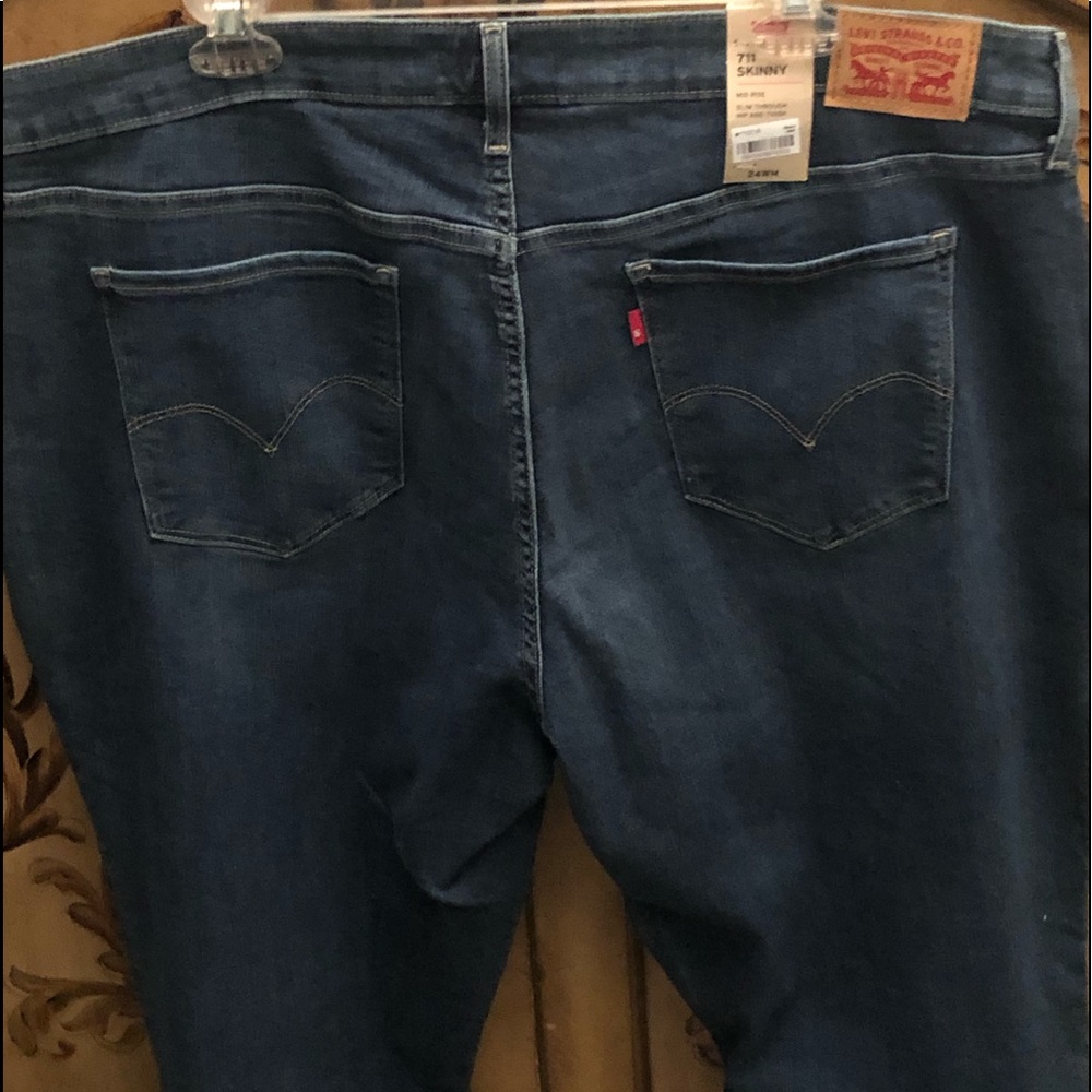 Levi’s 711 Skinny Jeans
